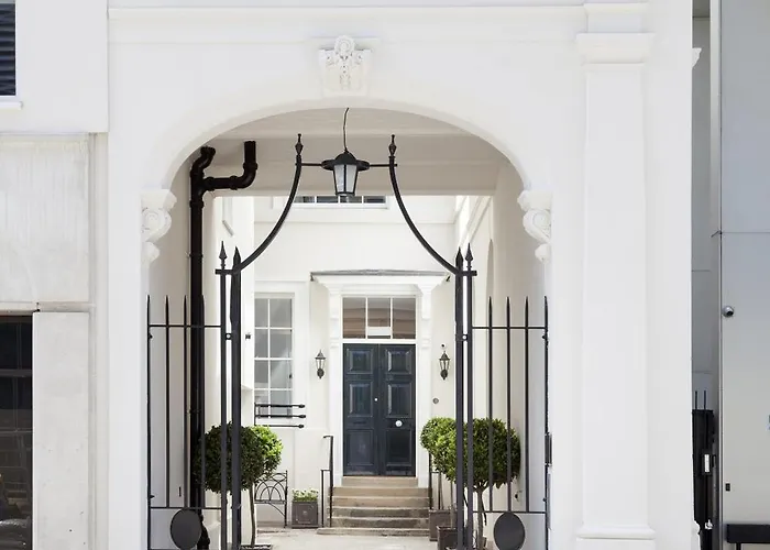 Bank Serviced Apartments By Lovelystay