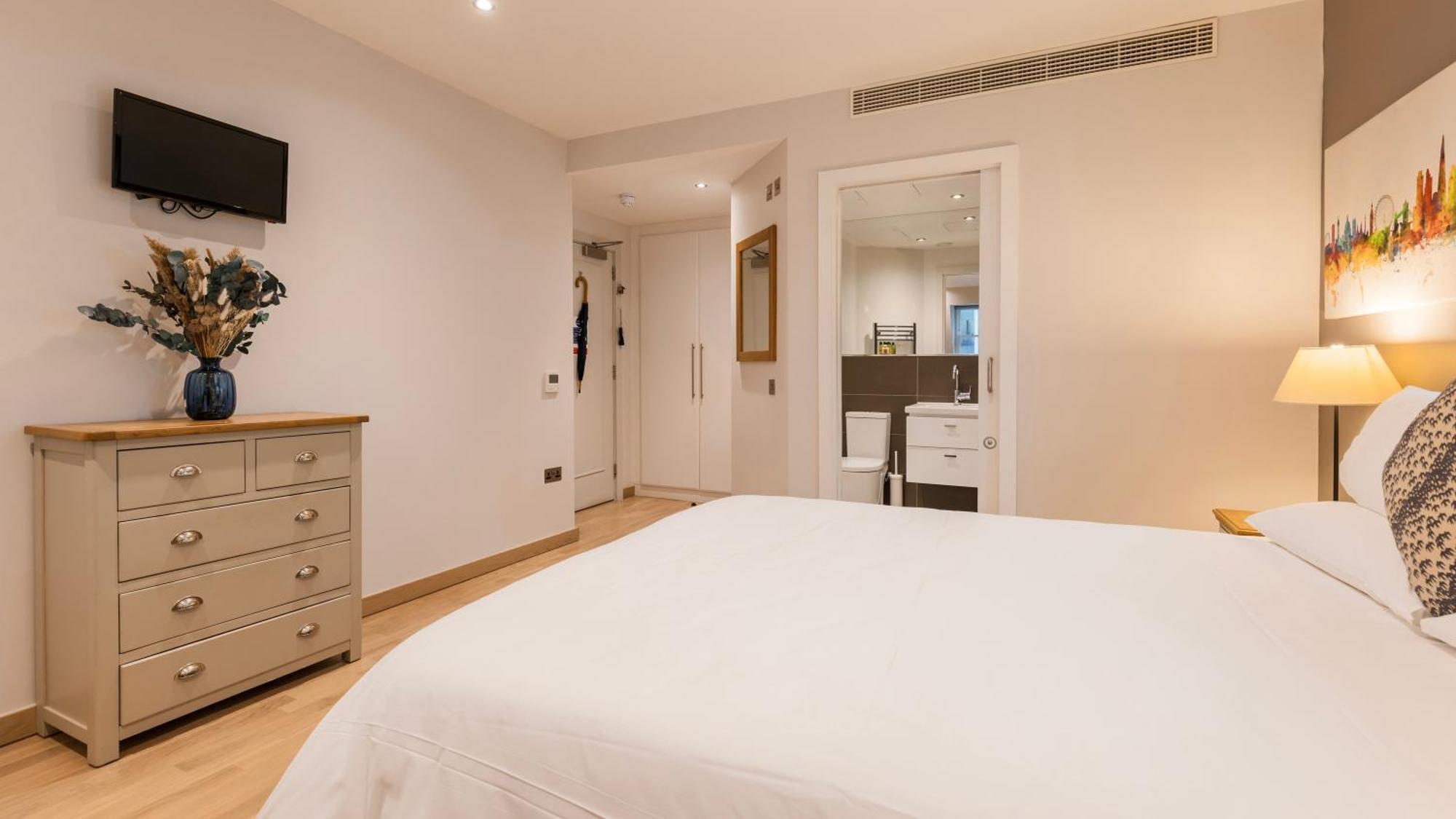 Bank Serviced By Lovelystay Aparthotel