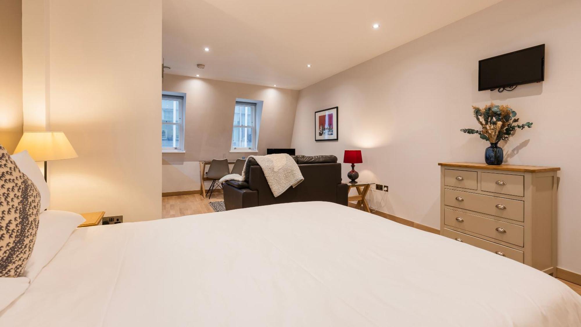 Bank Serviced By Lovelystay Aparthotel *