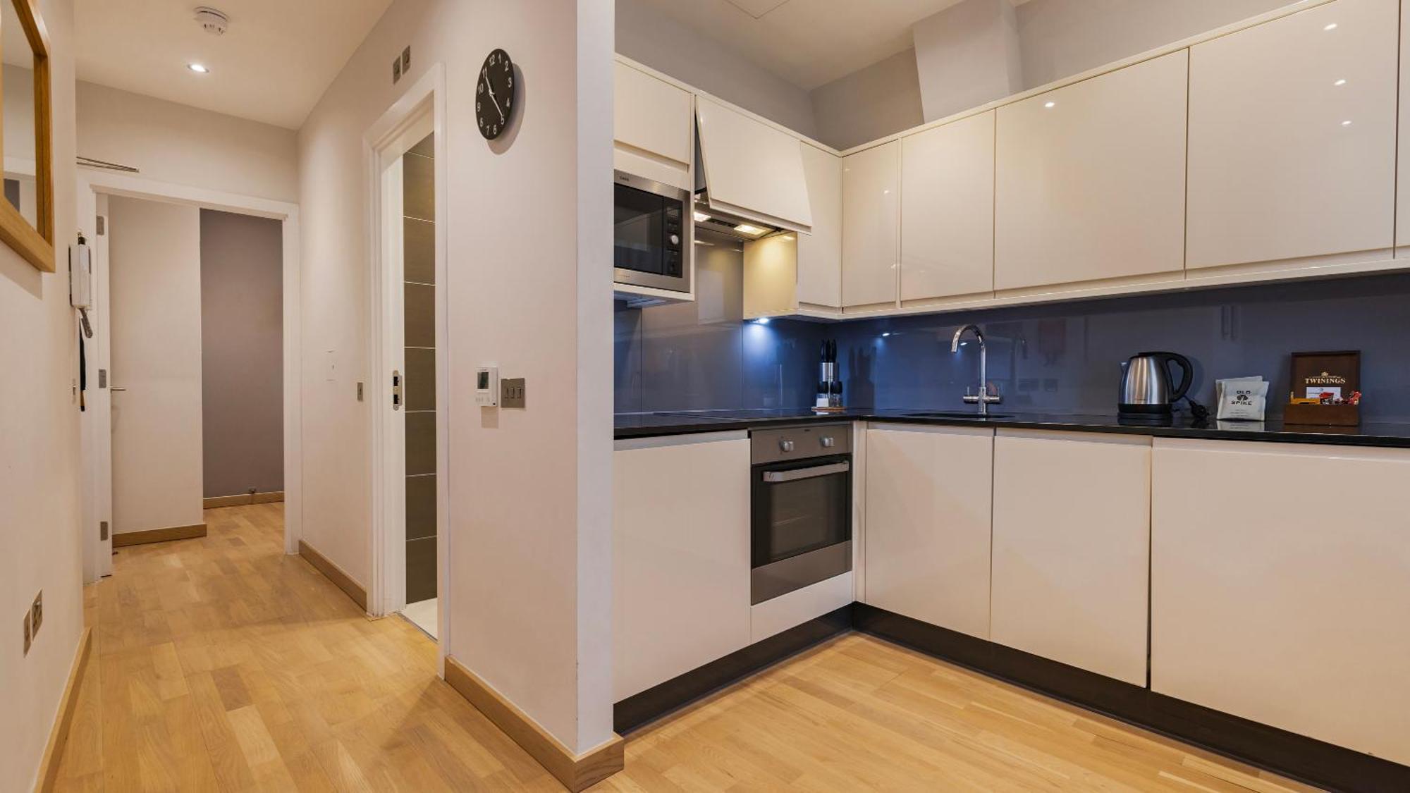 Aparthotel Bank Serviced By Lovelystay