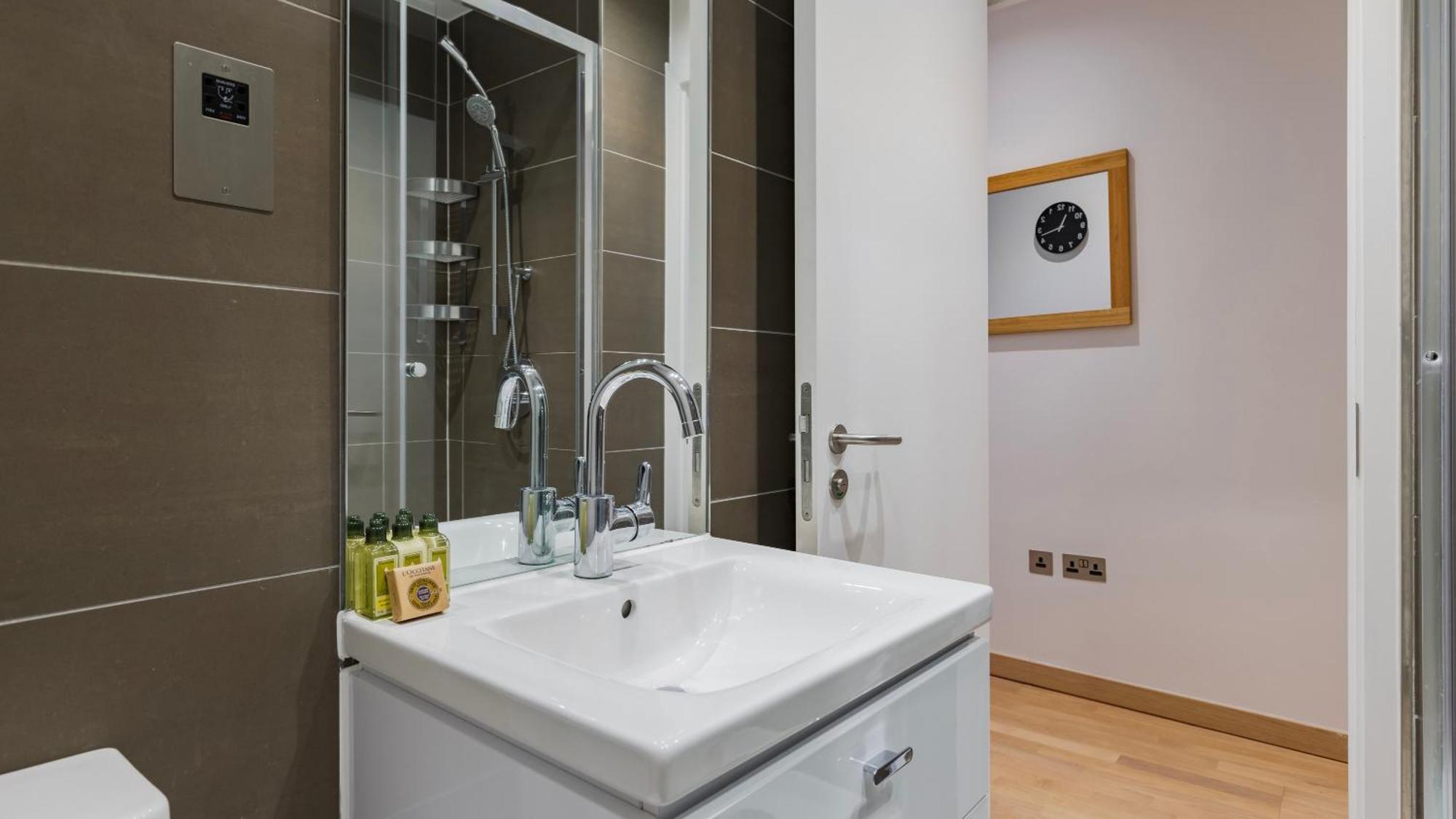 Bank Serviced By Lovelystay Aparthotel London