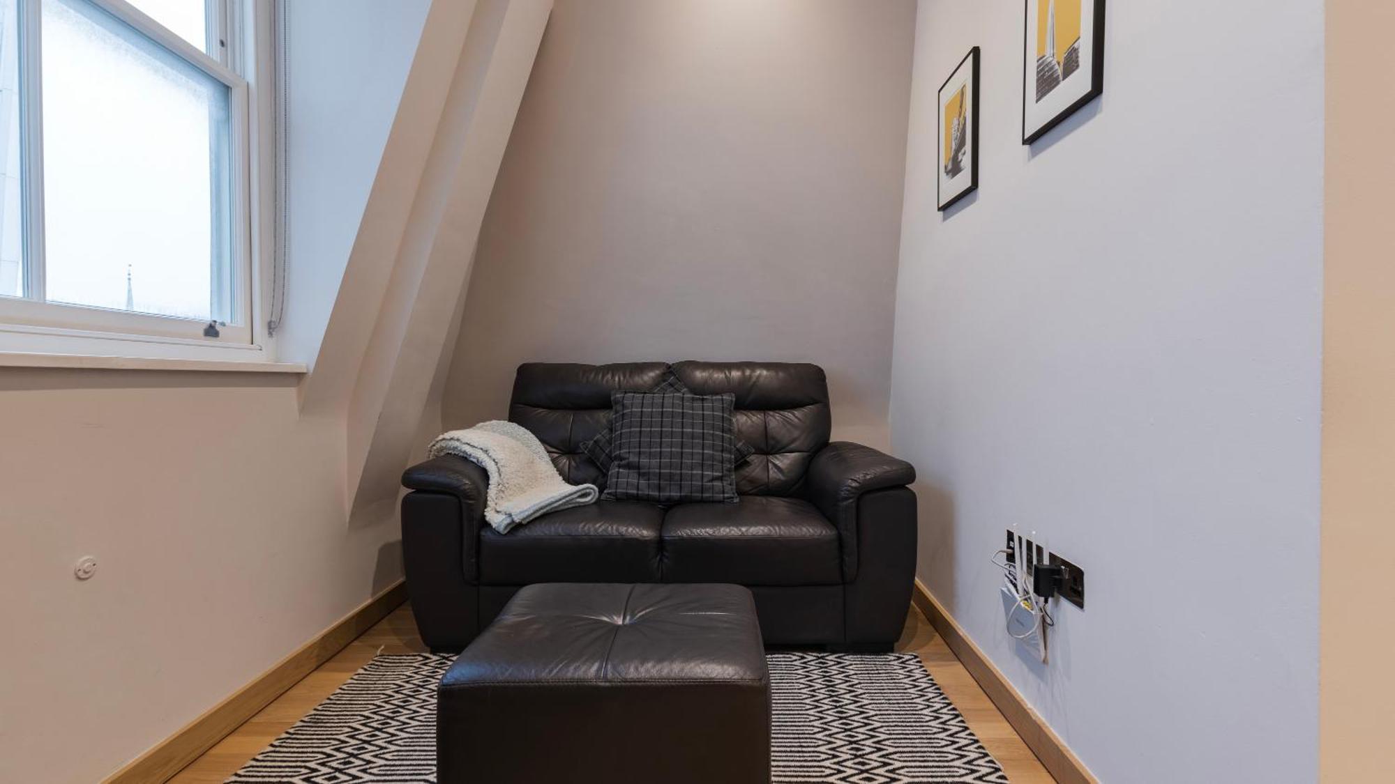 Aparthotel Bank Serviced By Lovelystay