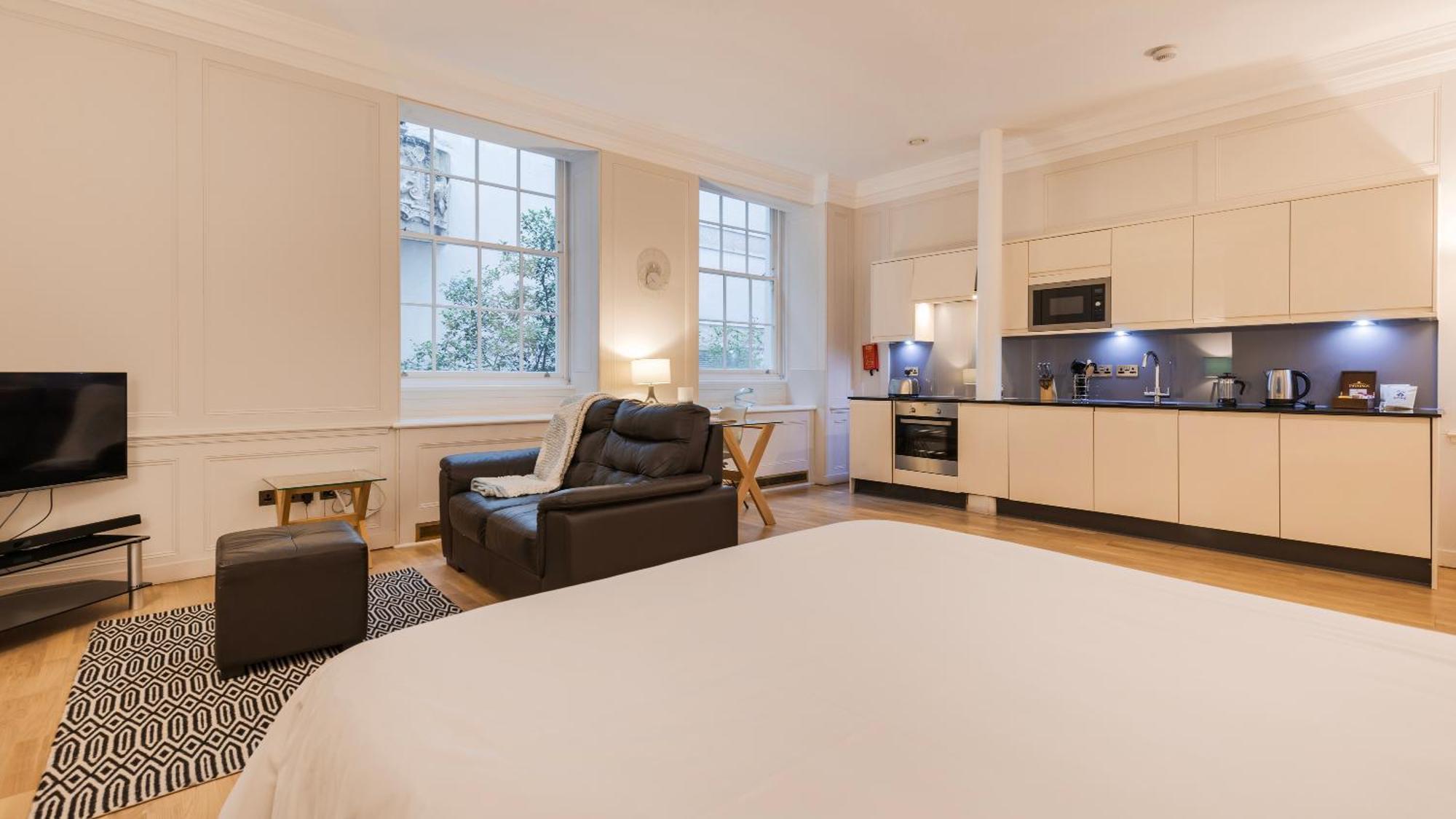 Aparthotel Bank Serviced By Lovelystay
